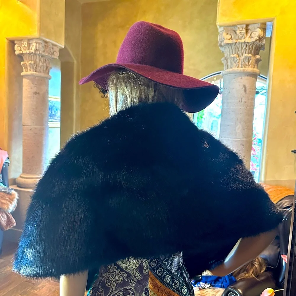 Cache Black Faux Fur Stole - Picture 4 of 4